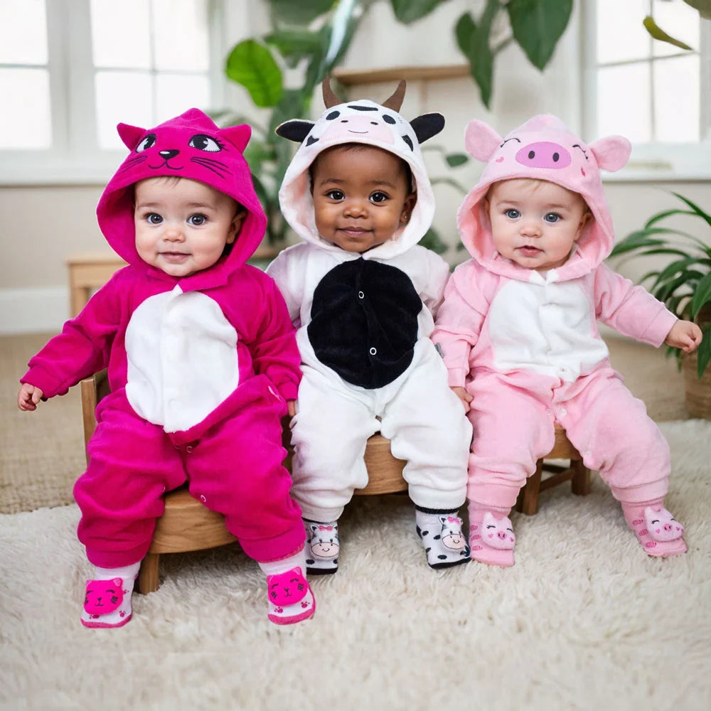 Conjunto Macacão Plush Bichinhos e Pantufa Lúdica