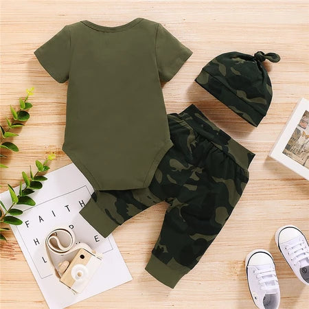 Conjunto 3 Peças Baby Boy “Mama’s Boy” com Camuflagem – Estilo e Conforto para os Pequenos Heróis!