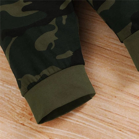 Conjunto 3 Peças Baby Boy “Mama’s Boy” com Camuflagem – Estilo e Conforto para os Pequenos Heróis!