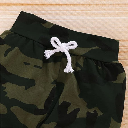 Conjunto 3 Peças Baby Boy “Mama’s Boy” com Camuflagem – Estilo e Conforto para os Pequenos Heróis!